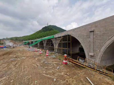 云上草原拱橋工程